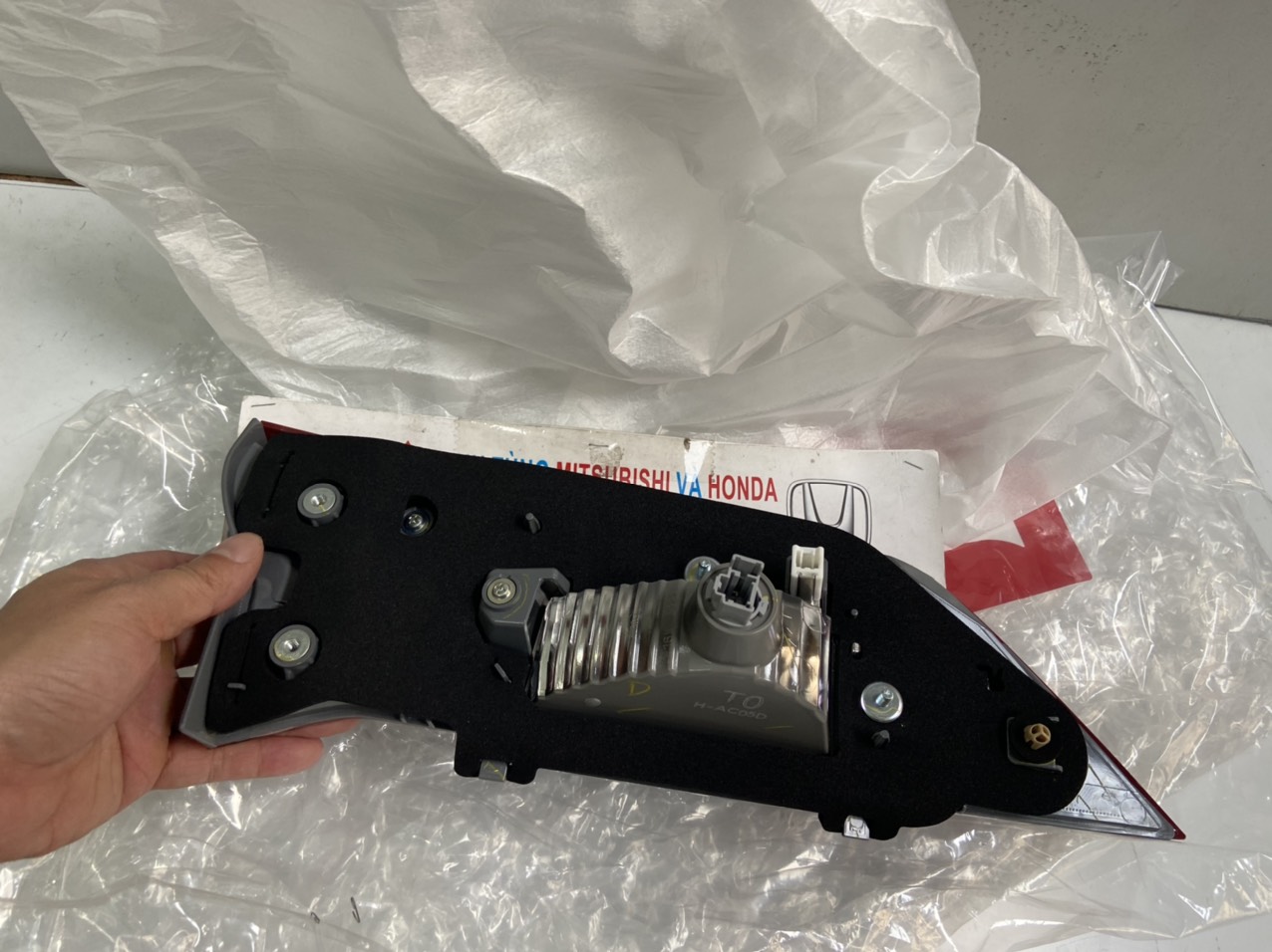 Đèn hậu miếng trong xe Honda CRV 2018-2020